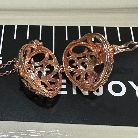 Open rose gold heart essential oil locket 18 inches in length lobster class - Picture 3 of 8